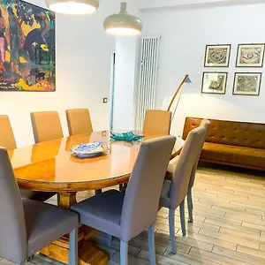 Butterfly Apartment Rom