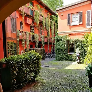 - Alzaia Naviglio Grande Apartamento