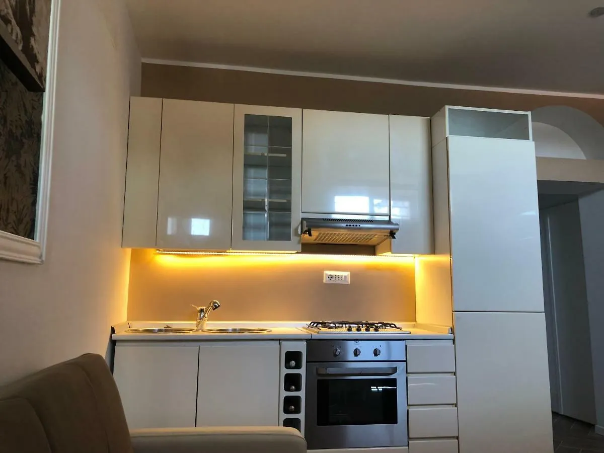 Camaldoli House Apartment Milan 0*,